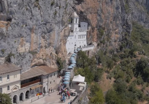 Ostrog, jedina mitropolija u pećini